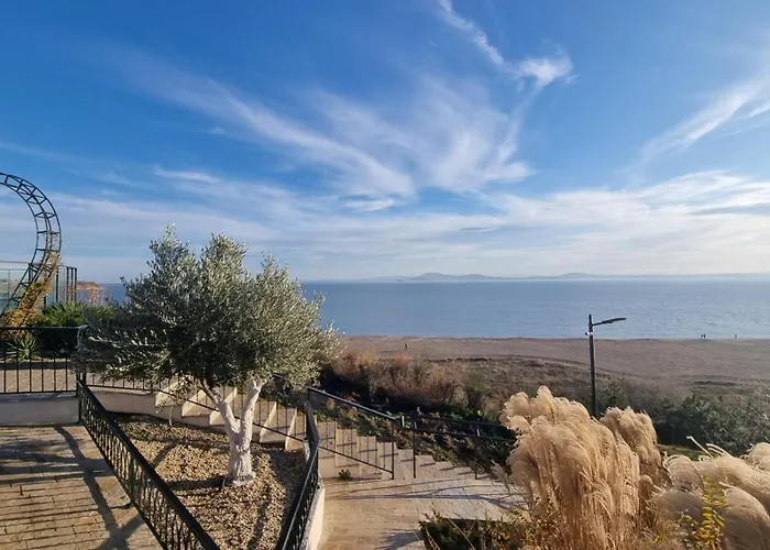 Апартамент амира за гости - Amira Guest Бургас